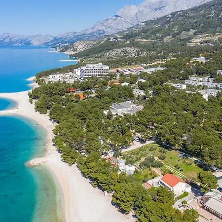 With Parking Space - 18170 Apartment Makarska