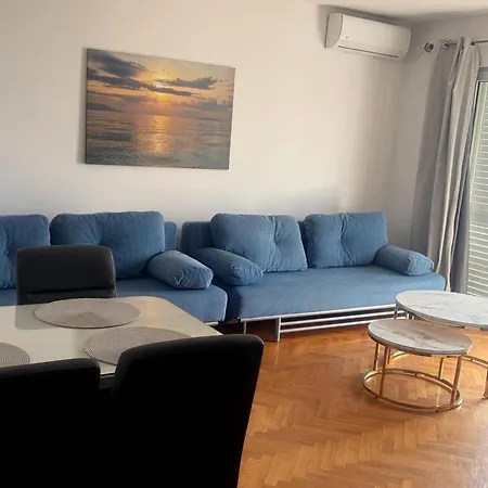 With Parking Space - 18170 Makarska