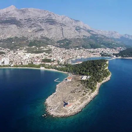 With Parking Space - 18170 Apartment Makarska