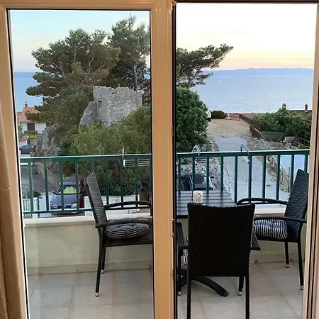 With Parking Space - 18170 Apartment Makarska