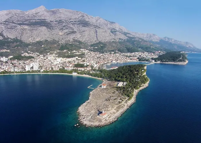 With Parking Space - 18170 Apartment Makarska